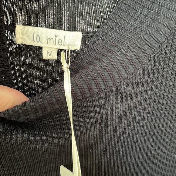 NWT Cold shoulder sweater top - Picture 4 of 5